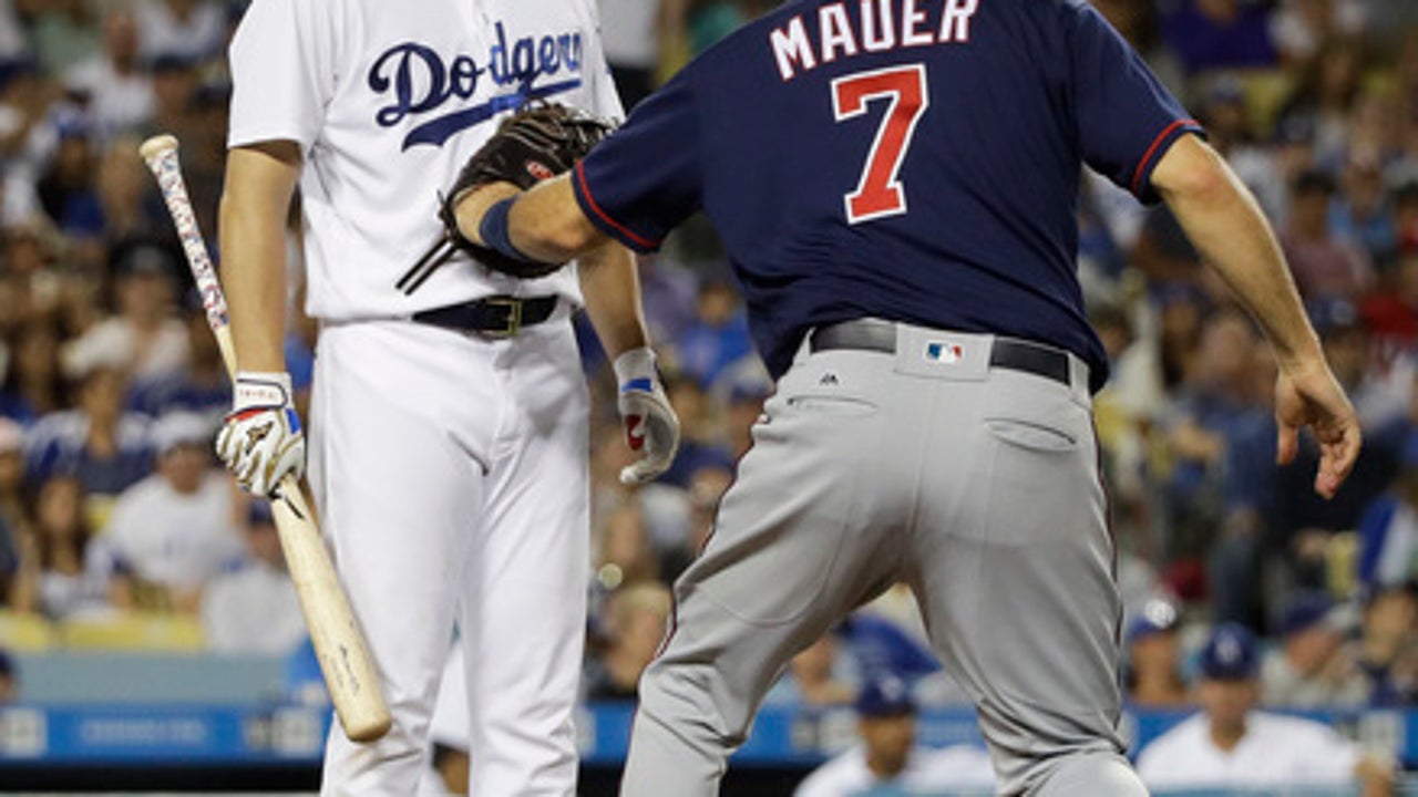 Dodgers first to win 70 games with 6-2 victory over Twins (Jul 25, 2017)